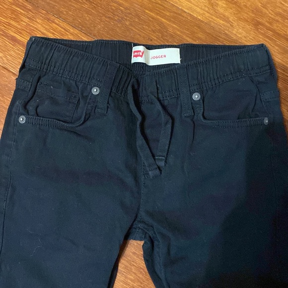 Levi’s Jogger Jeans - Picture 3 of 7